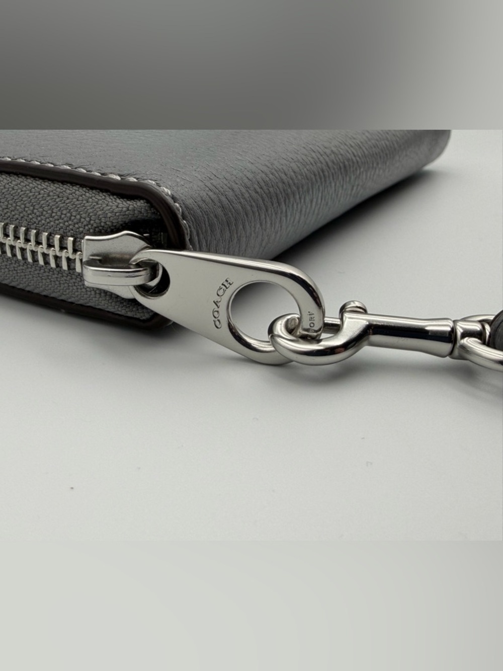 Coach New York Pebbled Leather Zip Around Wristlet Wallet Gray Silver Hardware - Picture 2 of 9